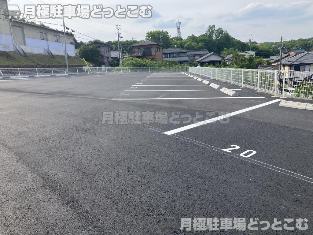多治見市北丘町1丁目31-1,32-1の月極駐車場1