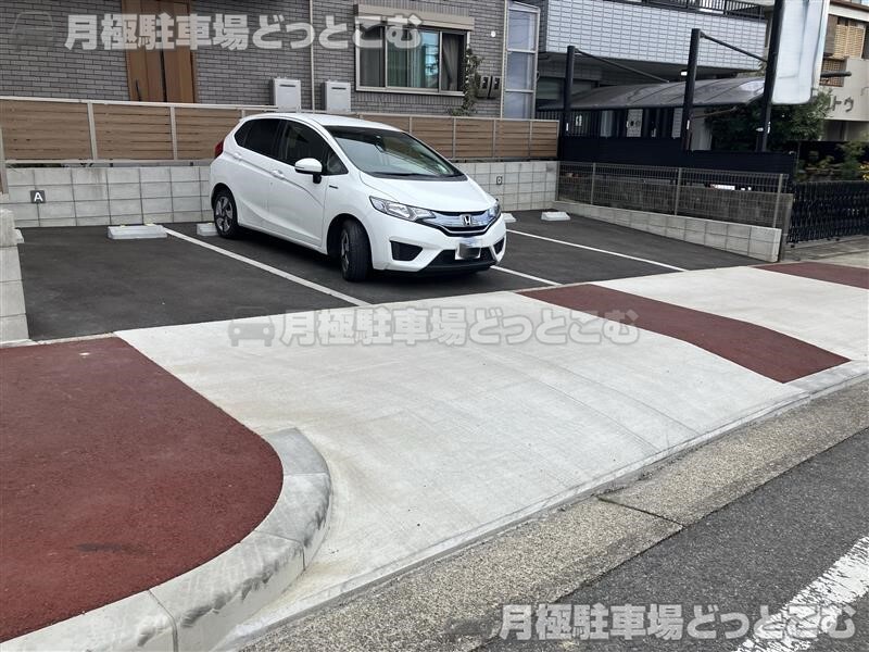 名古屋市名東区宝が丘9-1の月極駐車場1