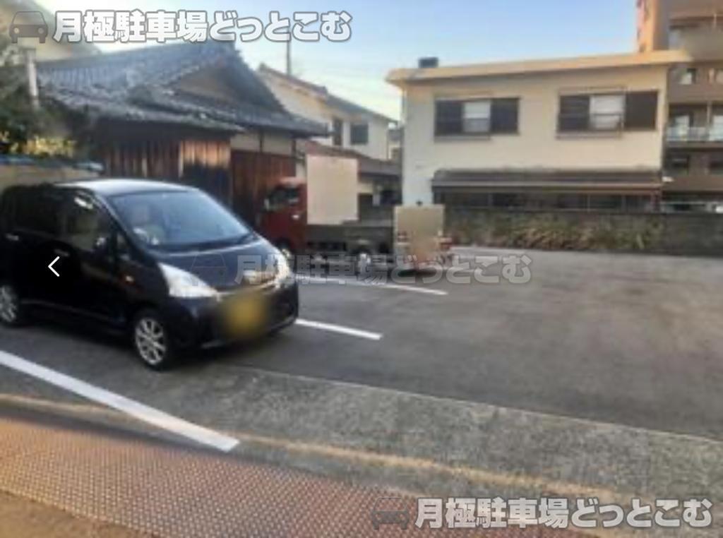 泉佐野市鶴原2-4-3の月極駐車場2
