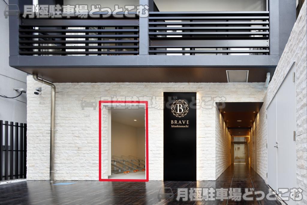 大阪市中央区北新町3－3の月極駐車場1