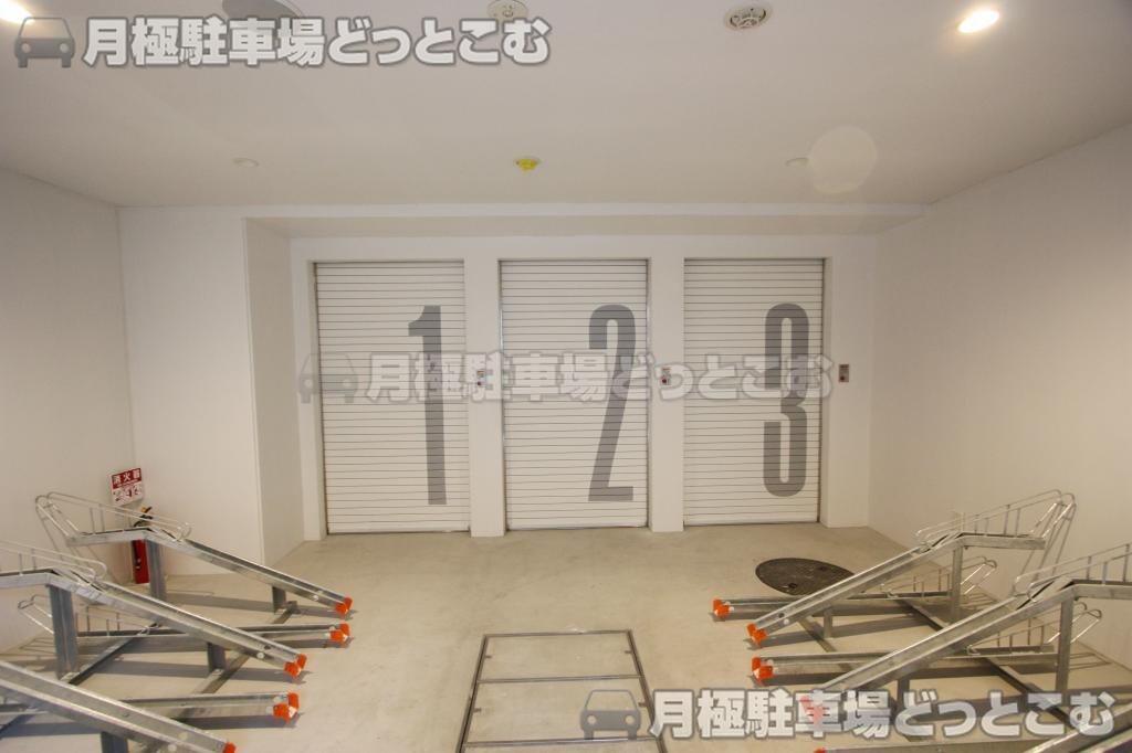 大阪市中央区北新町3－3の月極駐車場2