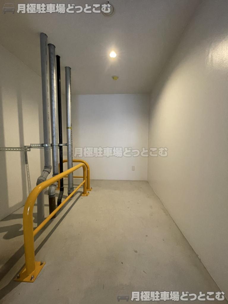大阪市中央区北新町3－3の月極駐車場3