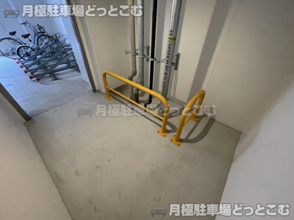 大阪市中央区北新町3－3の月極駐車場4