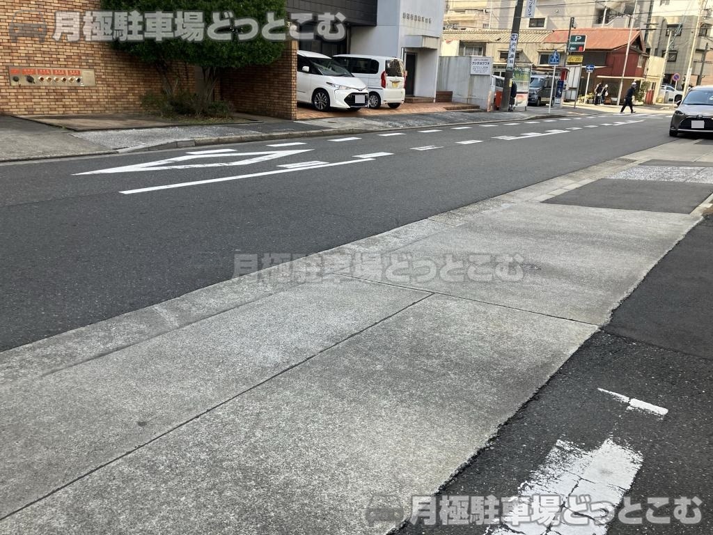 名古屋市西区那古野2-2224番の月極駐車場5