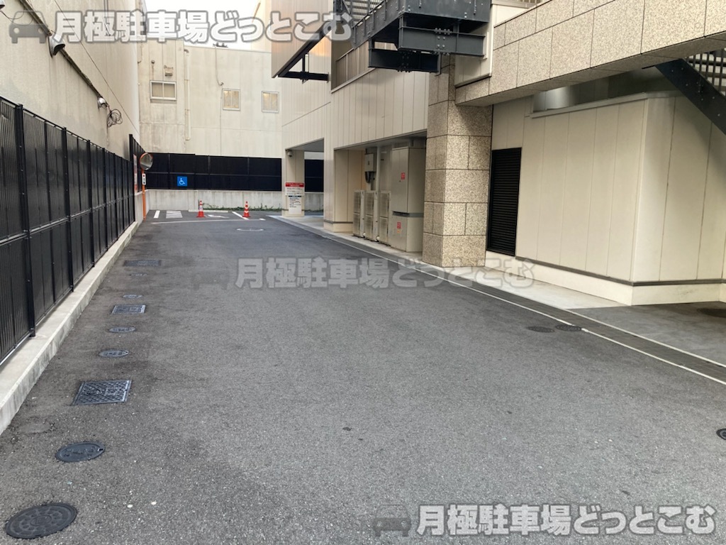 姫路市駅前町353の月極駐車場3