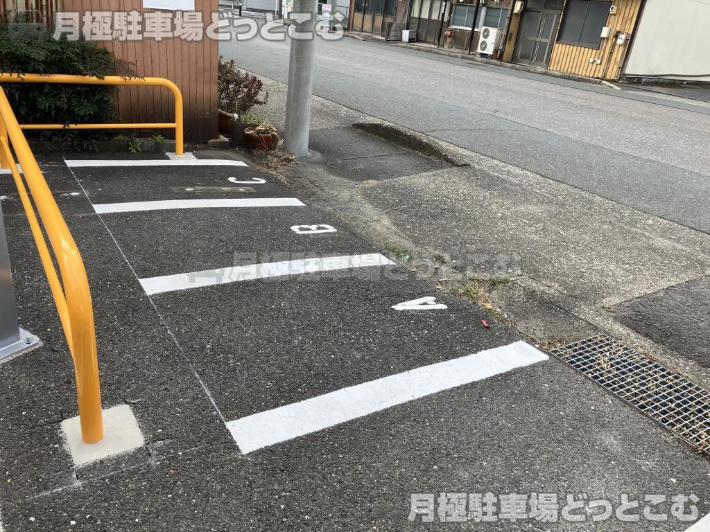 名古屋市中川区八田本町2丁目1の月極駐車場4