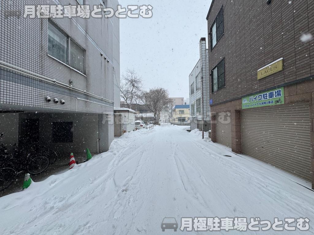 札幌市中央区南四条西12丁目1293番13の月極駐車場5