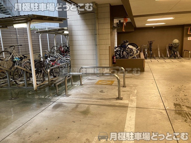 名古屋市中区丸の内3-23-23の月極駐車場2