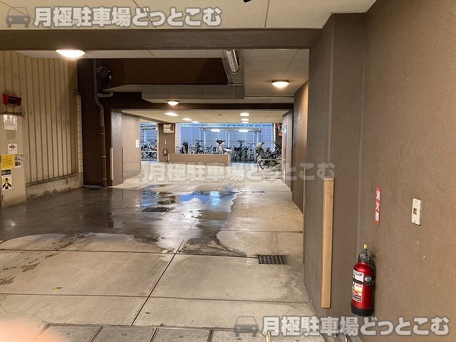 名古屋市中区丸の内3-23-23の月極駐車場4