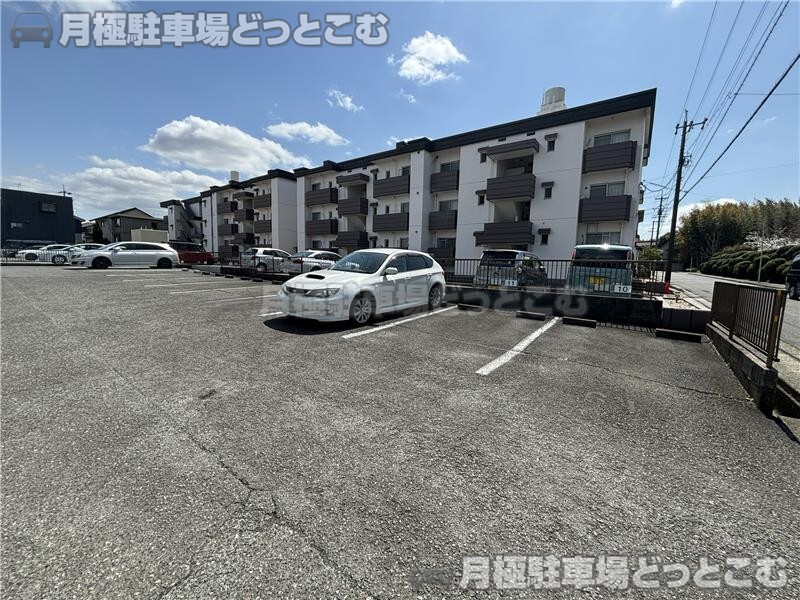 名古屋市緑区鳥澄3丁目1201番1の月極駐車場1