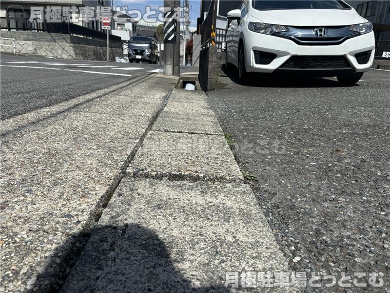 名古屋市緑区鳥澄3丁目1201番1の月極駐車場4