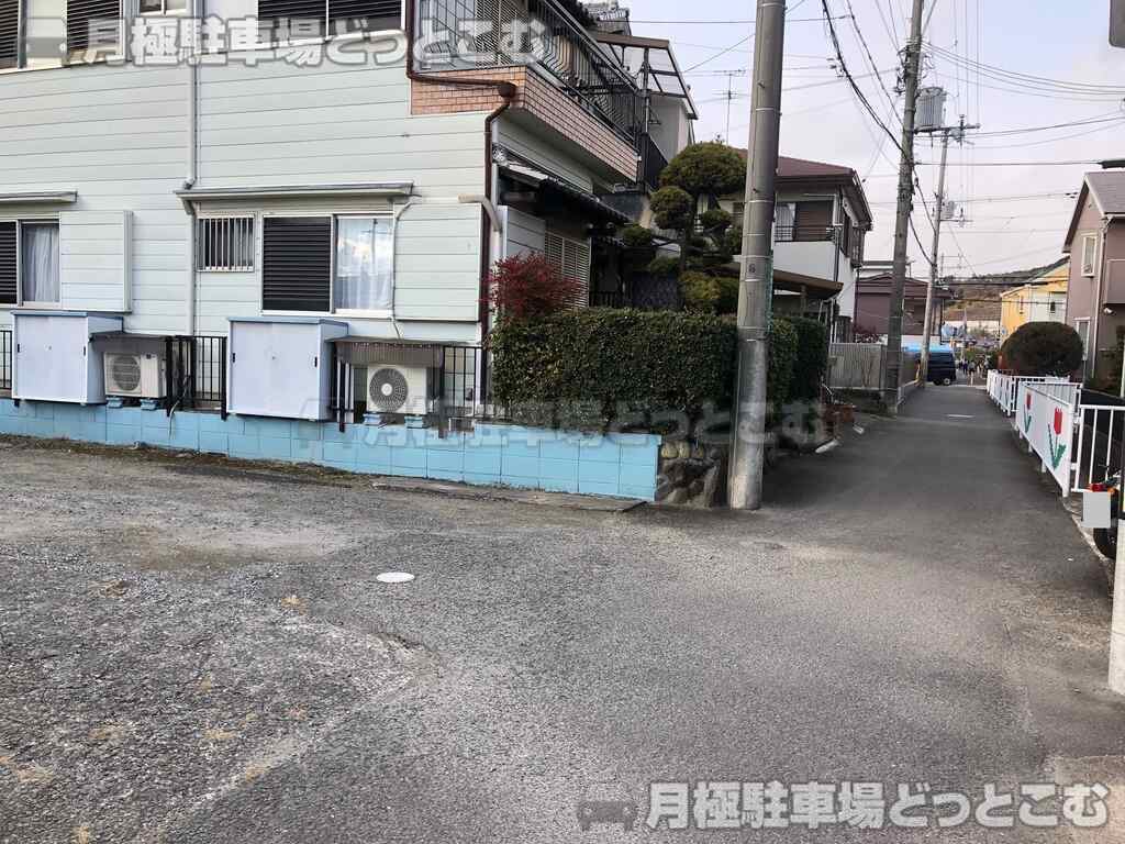 高槻市安満東の町1-18の月極駐車場2
