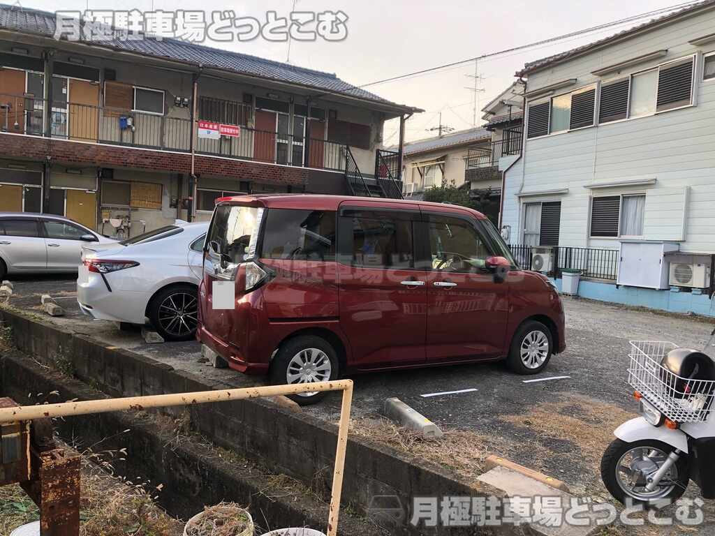 高槻市安満東の町1-18の月極駐車場3