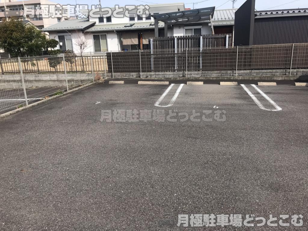 小牧市大字岩崎240の月極駐車場2