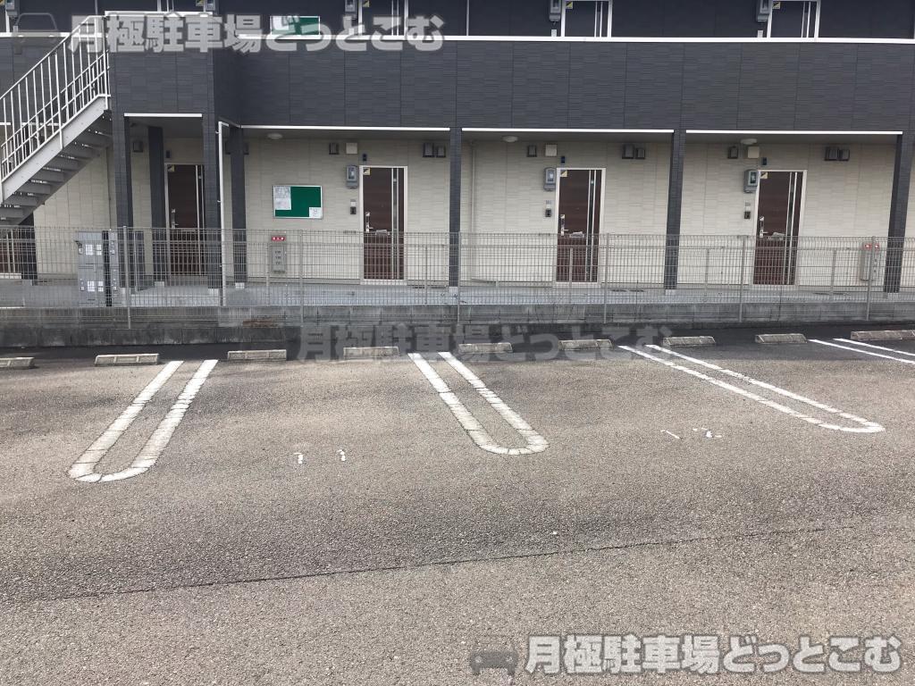 小牧市大字岩崎240の月極駐車場3