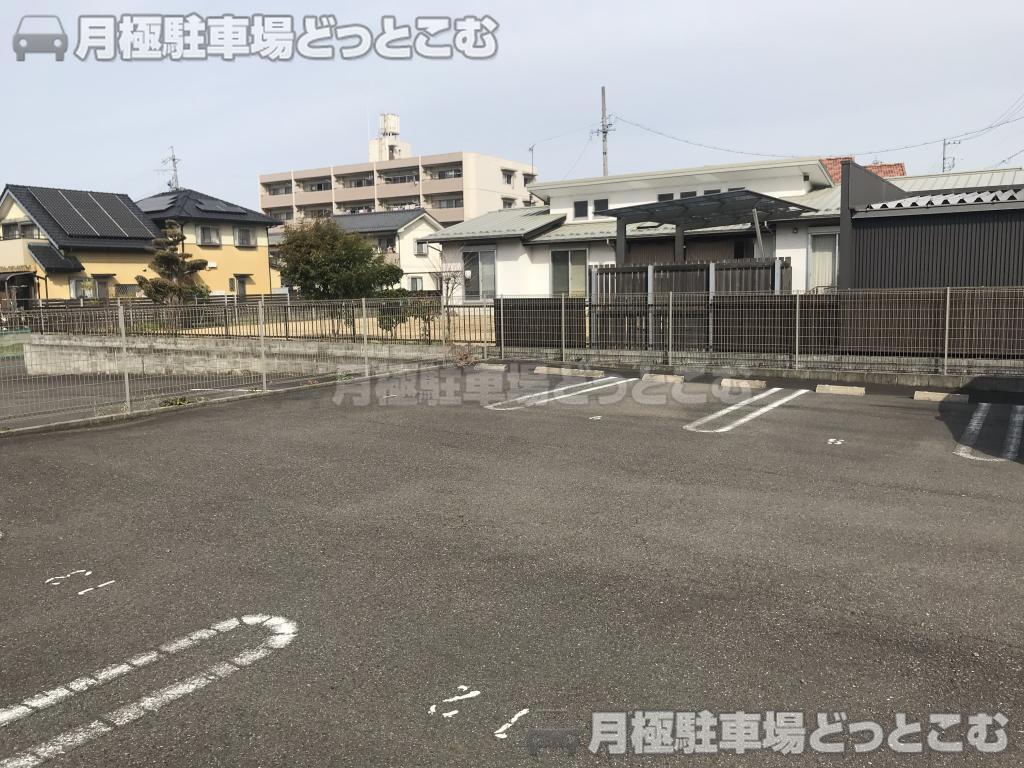 小牧市大字岩崎240の月極駐車場4