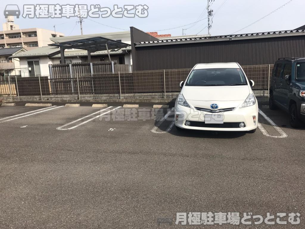 小牧市大字岩崎240の月極駐車場6