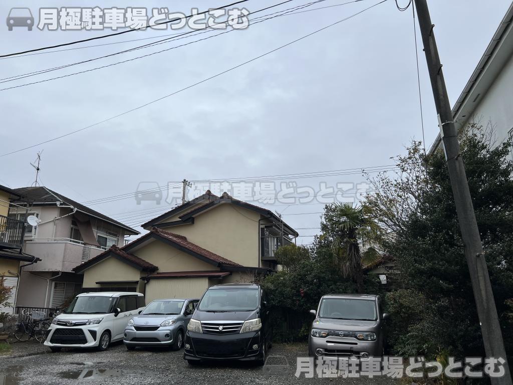 茅ヶ崎市美住町17-27の月極駐車場1