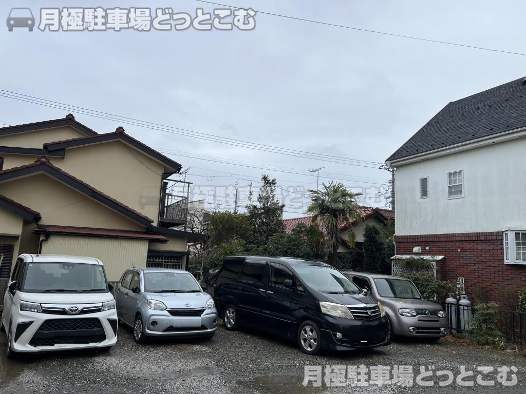 茅ヶ崎市美住町17-27の月極駐車場2