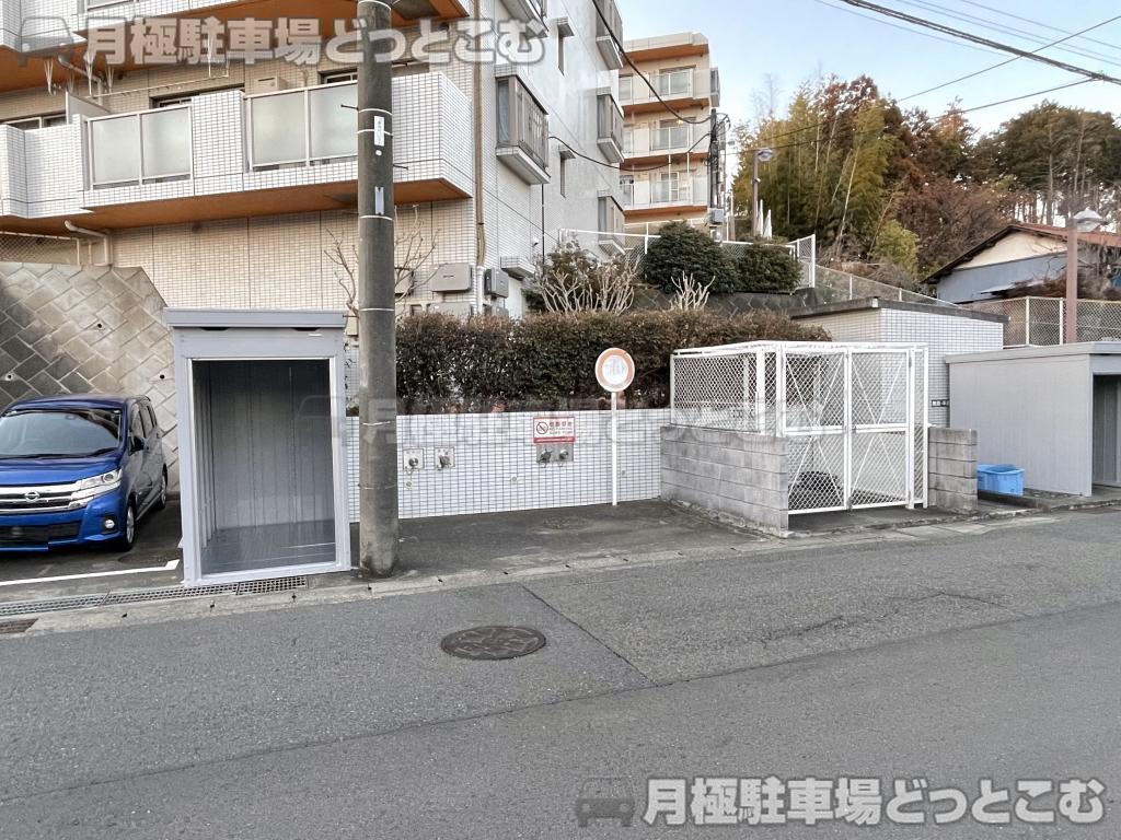 藤沢市善行6丁目6-47の月極駐車場2