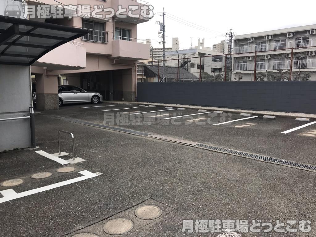 名古屋市北区上飯田南町1丁目13の月極駐車場4