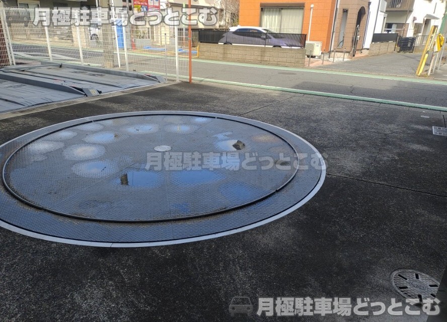 府中市白糸台1丁目60-1の月極駐車場4