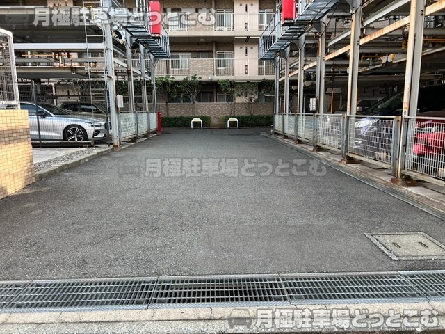 横浜市鶴見区矢向1丁目13-20の月極駐車場3