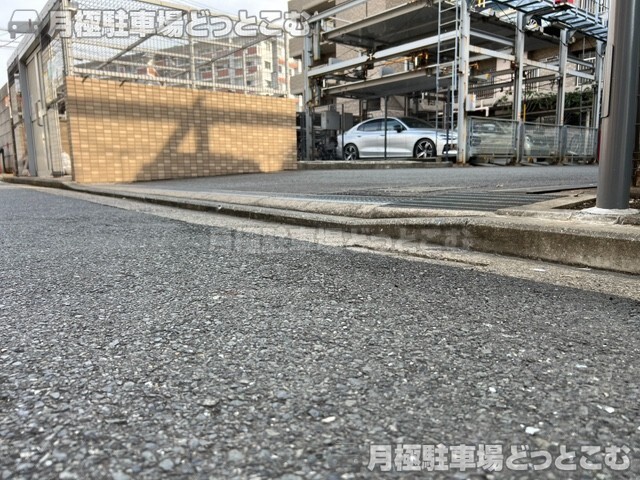 横浜市鶴見区矢向1丁目13-20の月極駐車場4