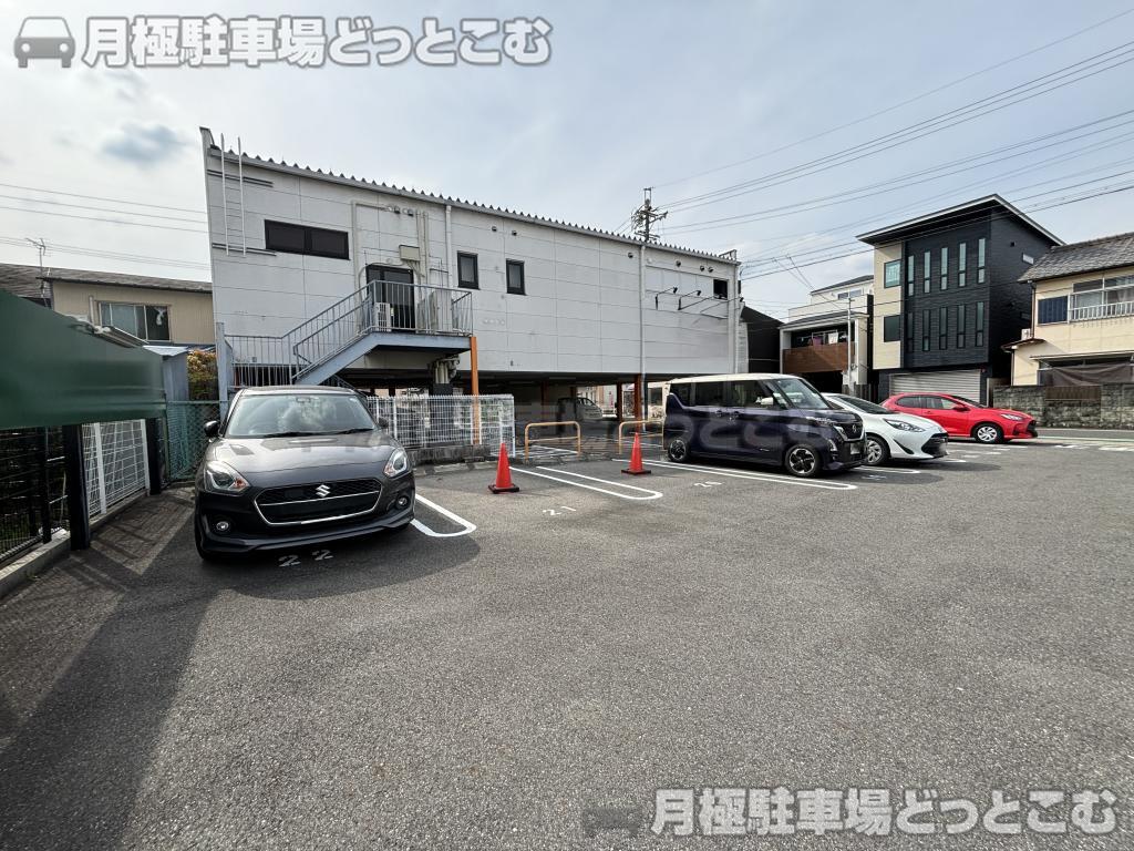 名古屋市北区瑠璃光町2丁目10の月極駐車場4