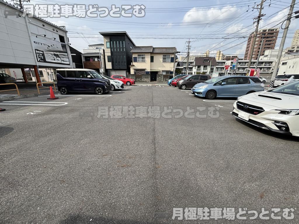 名古屋市北区瑠璃光町2丁目10の月極駐車場6