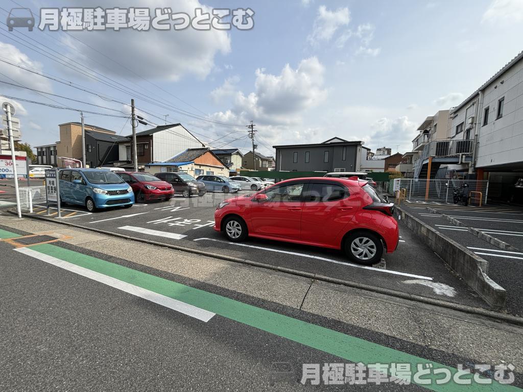 名古屋市北区瑠璃光町2丁目10の月極駐車場3