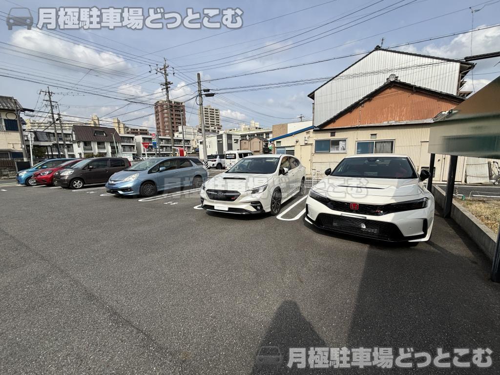 名古屋市北区瑠璃光町2丁目10の月極駐車場5