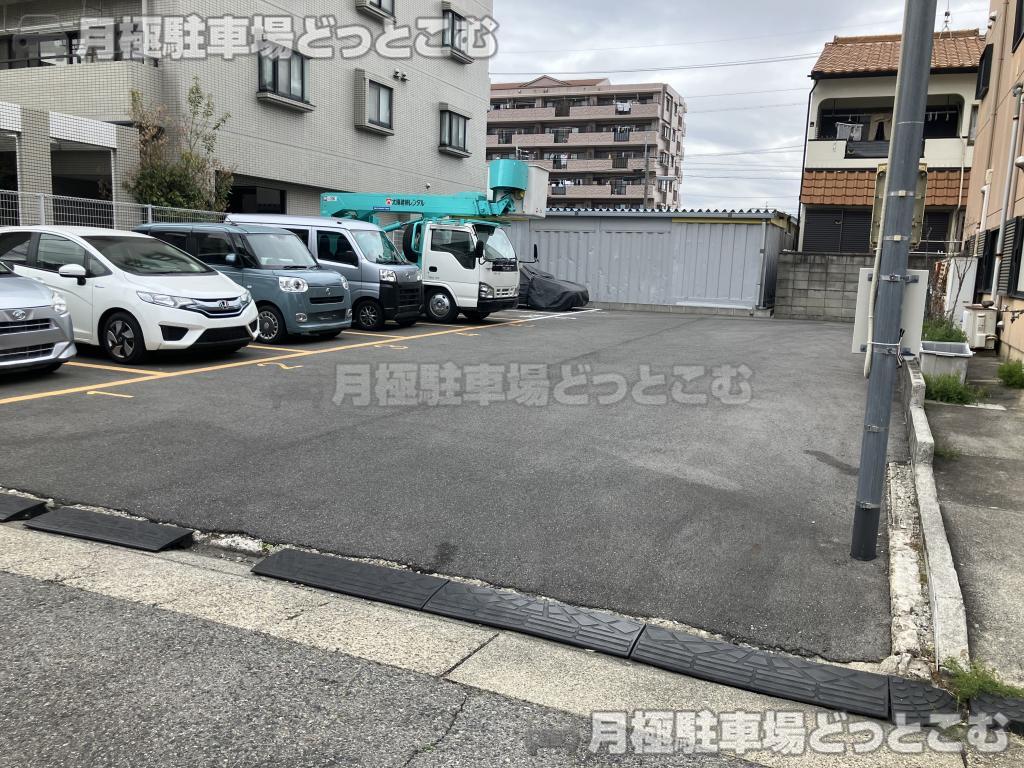 名古屋市北区中切町1丁目68の月極駐車場4