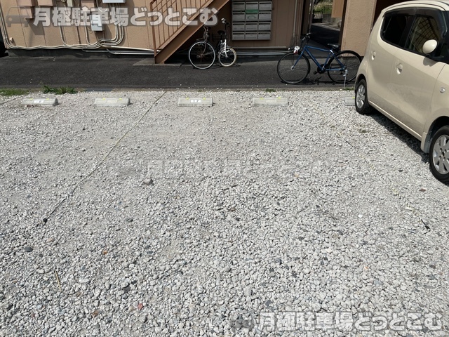 北名古屋市薬師寺村前2の月極駐車場3