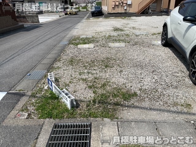 北名古屋市薬師寺村前2の月極駐車場4