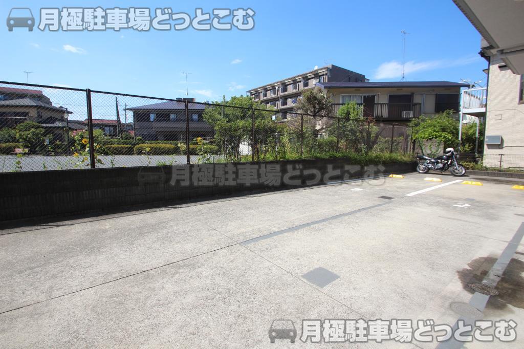 横浜市都筑区池辺町2679の月極駐車場1