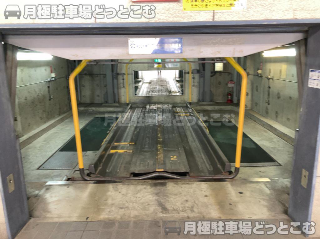 大阪市中央区南本町2-4-6の月極駐車場3