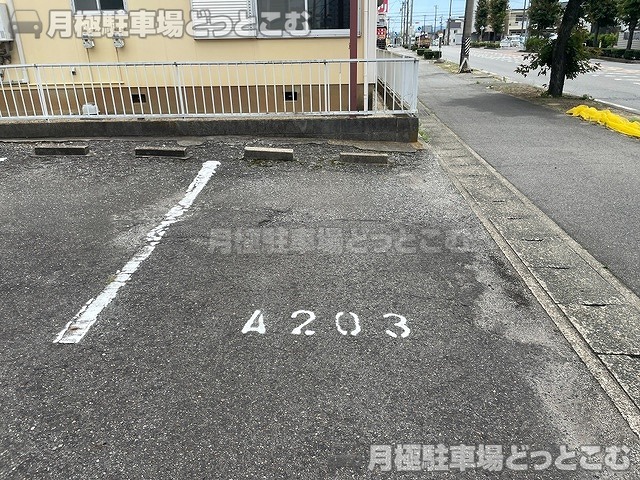 碧南市相生町2丁目67-1の月極駐車場3