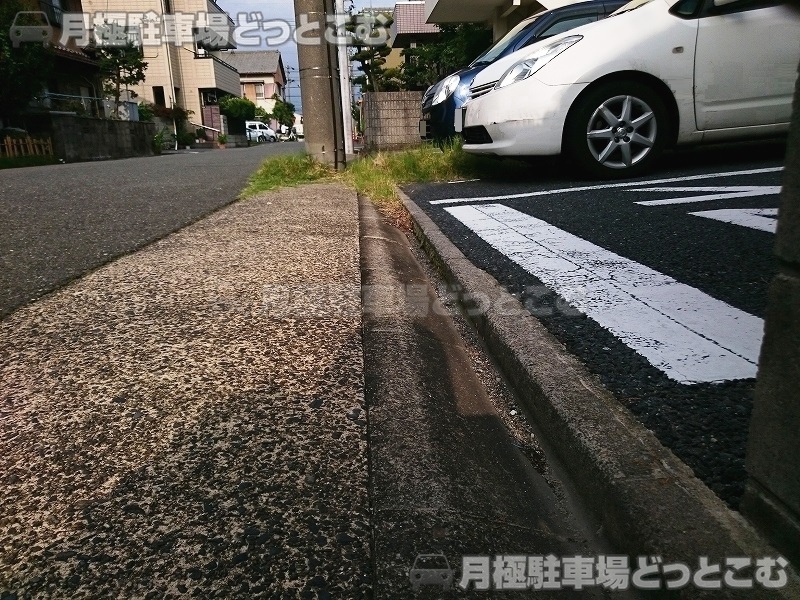 名古屋市中川区法華西町2丁目32-2の月極駐車場4