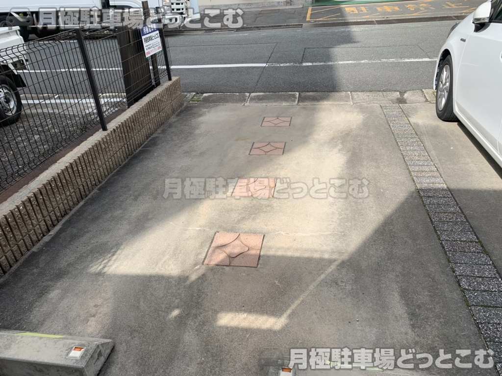 守口市豊秀町1丁目42-1の月極駐車場3