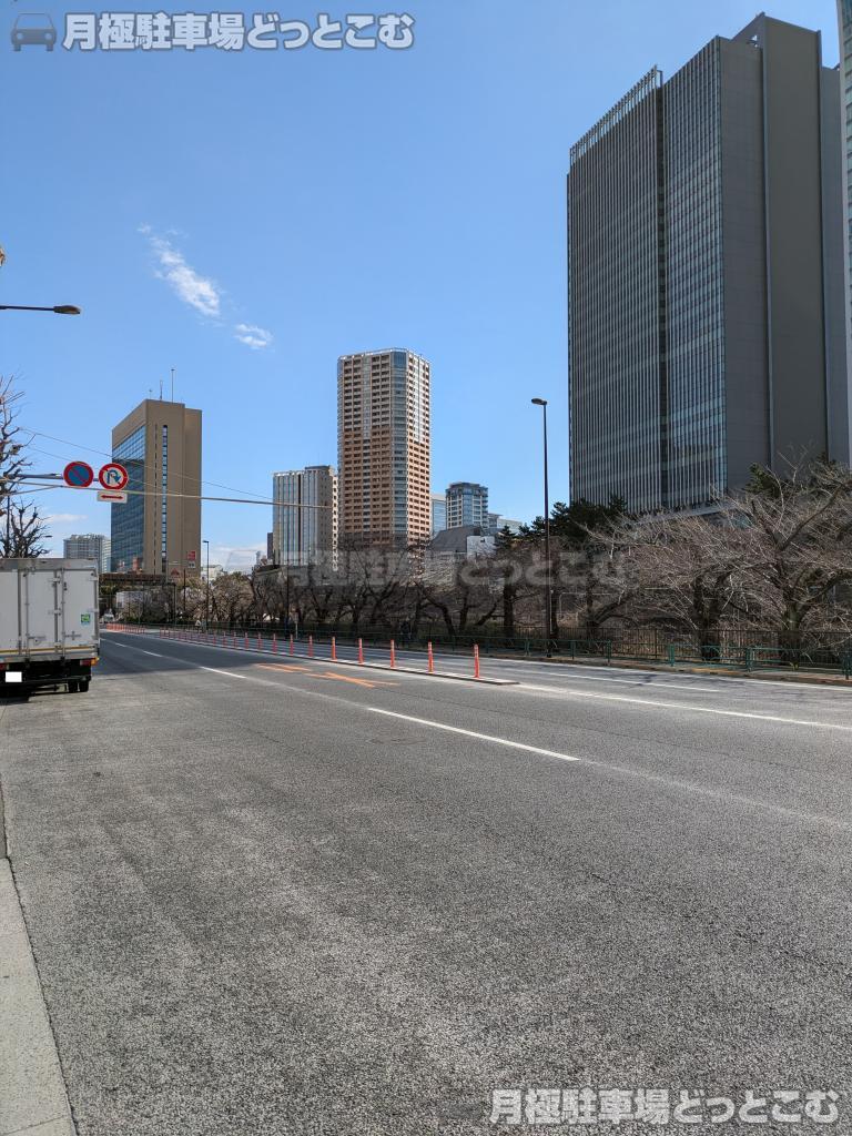 新宿区若宮町の月極駐車場3