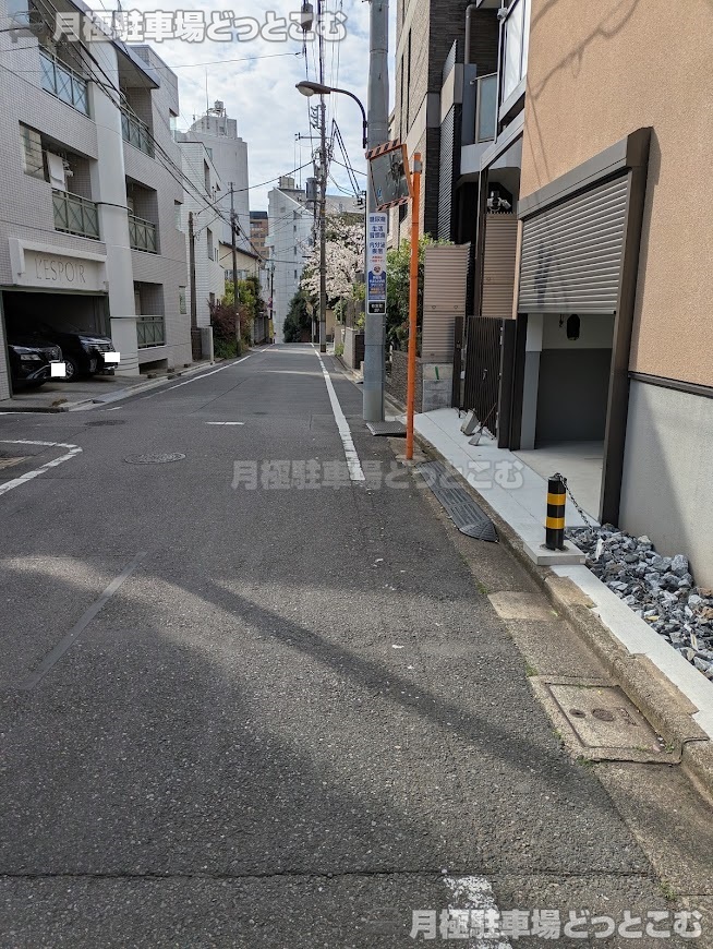 新宿区若宮町の月極駐車場6