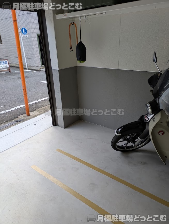新宿区若宮町の月極駐車場7