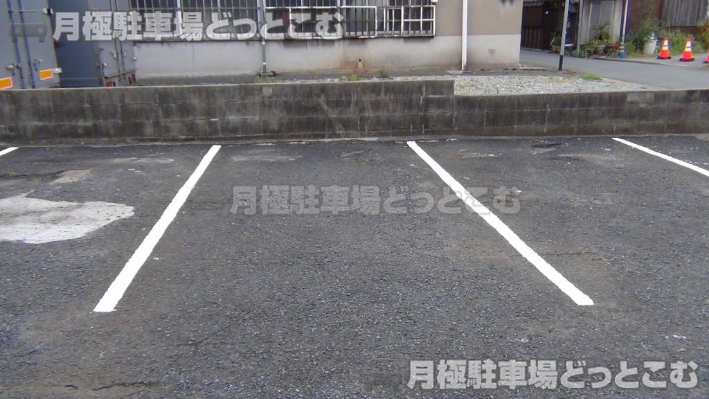 宇部市中央町2丁目10－25の月極駐車場3