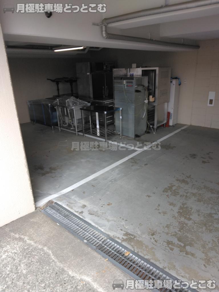 大阪市中央区法円坂1丁目4－19の月極駐車場2