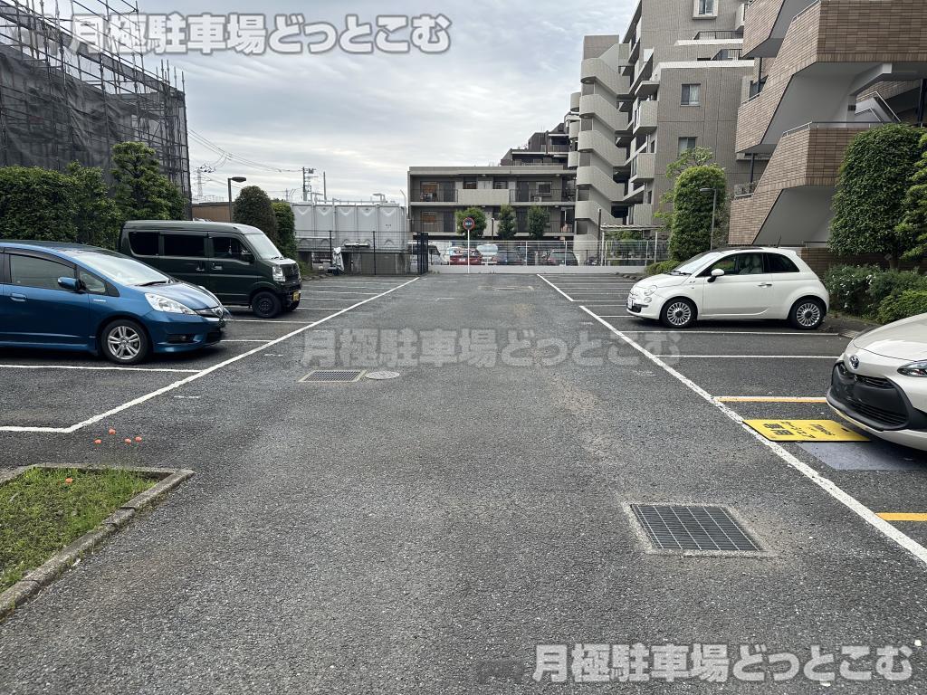 三鷹市井口1丁目11-14の月極駐車場1