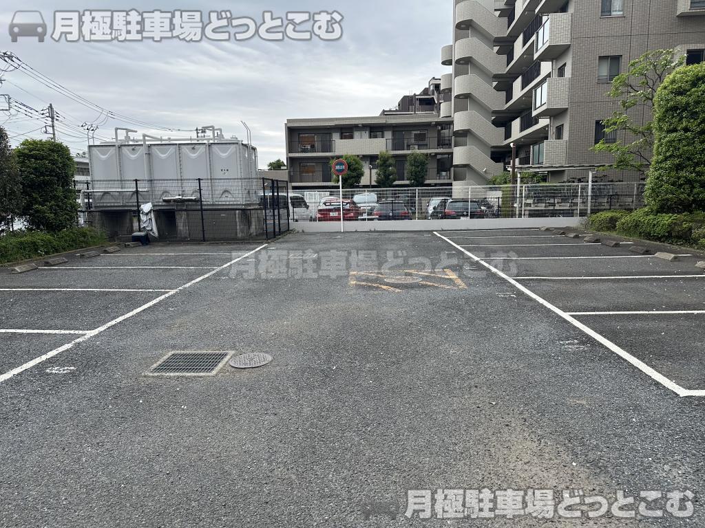 三鷹市井口1丁目11-14の月極駐車場4