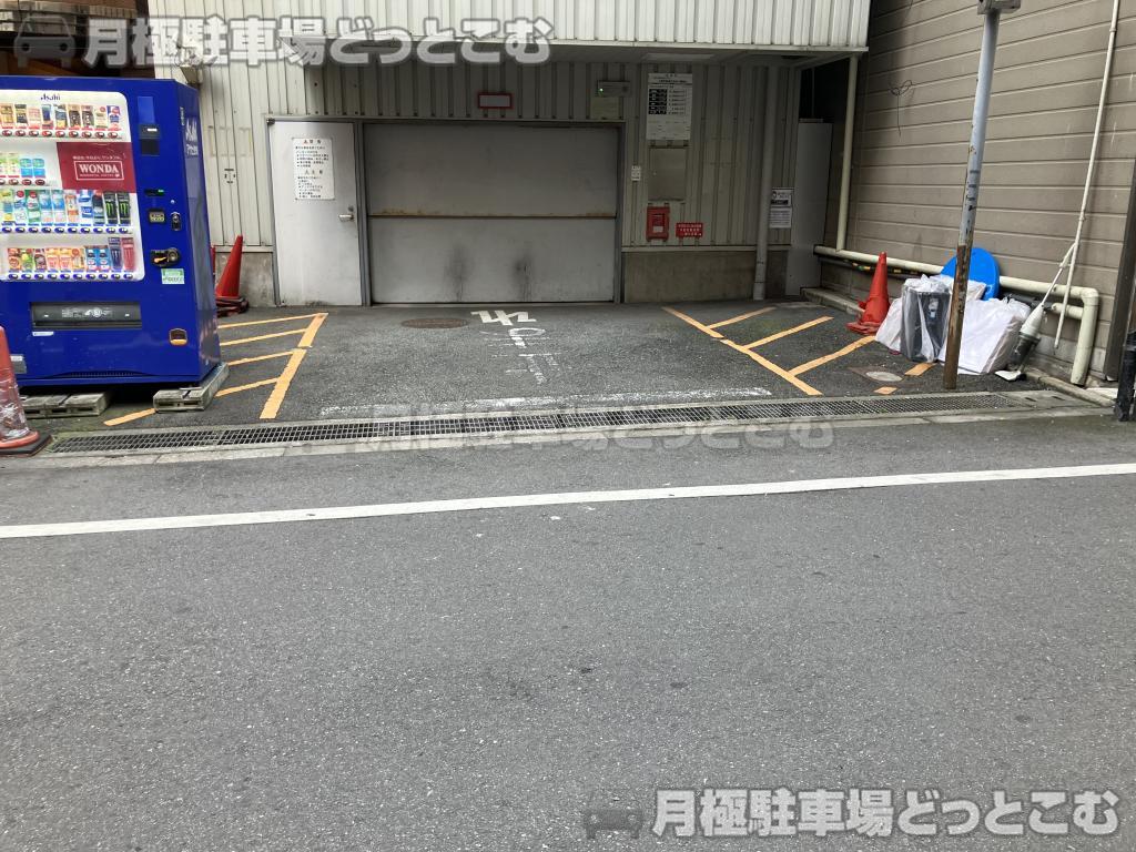 大阪市中央区東心斎橋1丁目6-18の月極駐車場9