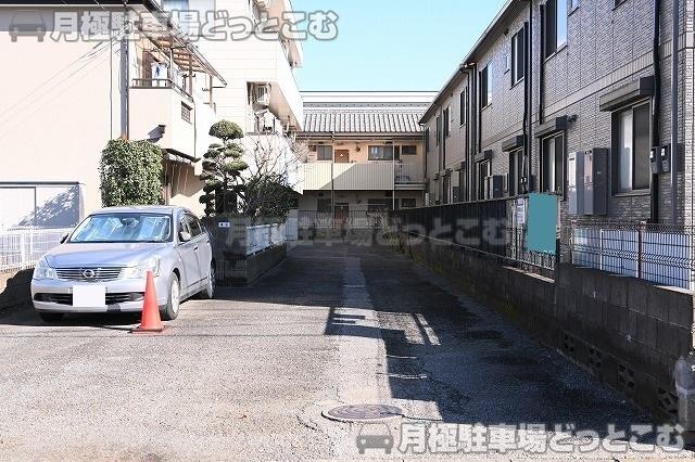 川越市小仙波町4丁目10-2の月極駐車場2