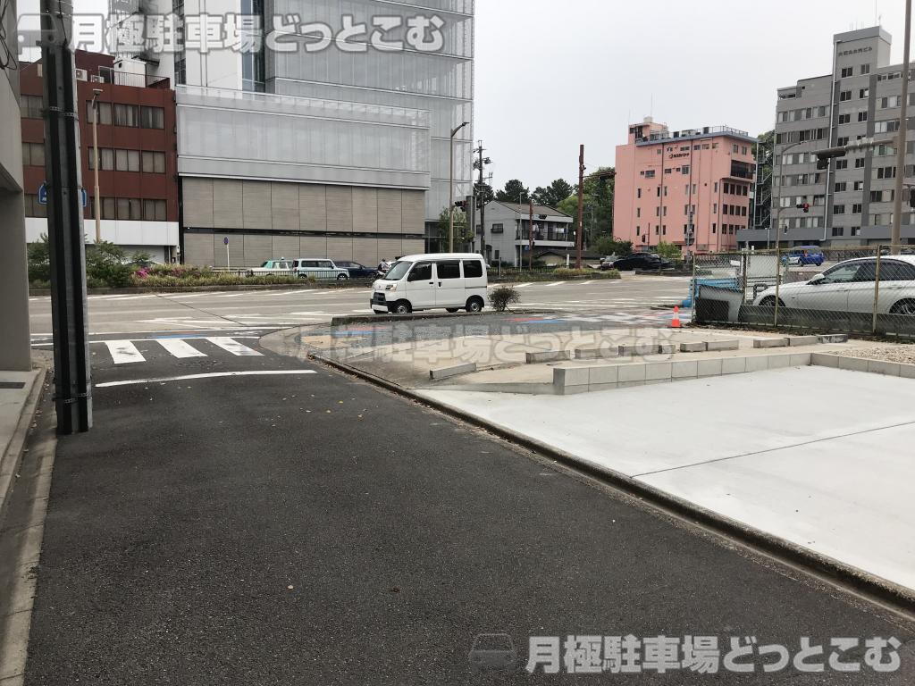 名古屋市西区幅下1丁目218の月極駐車場3